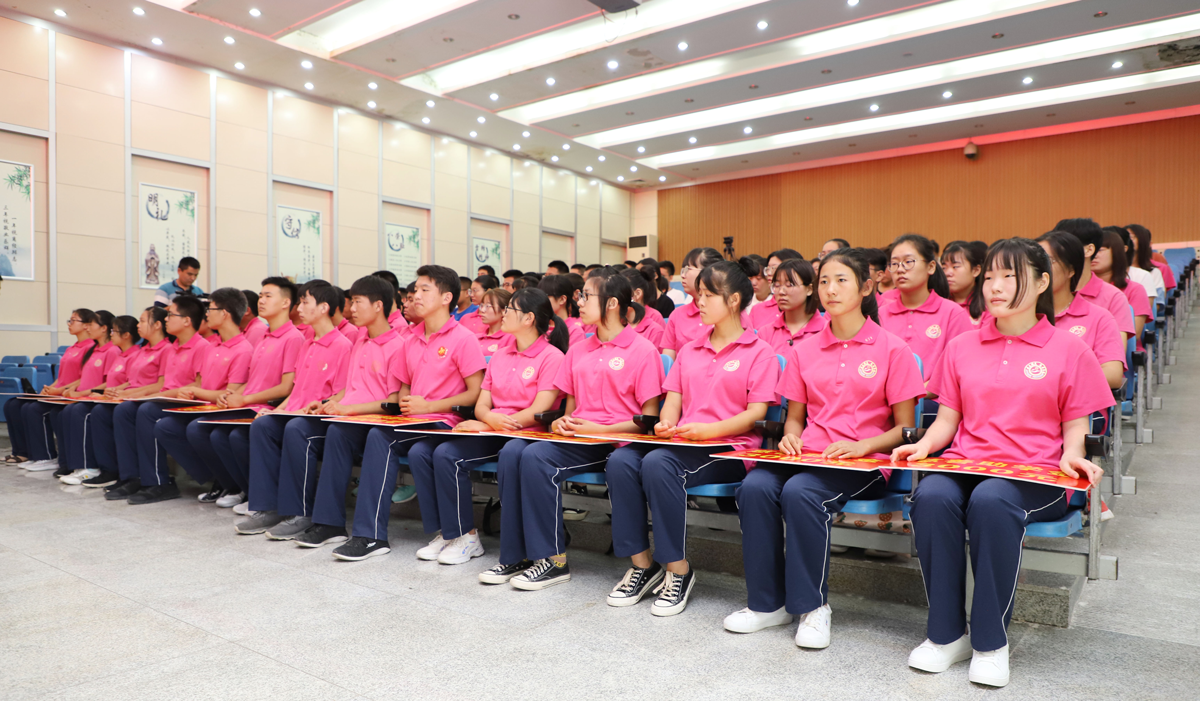 長田實業(yè)傾情捐資 助力學子圓夢 愛暖金秋 長田實業(yè)傾情捐資 助力學子圓夢 愛暖金秋