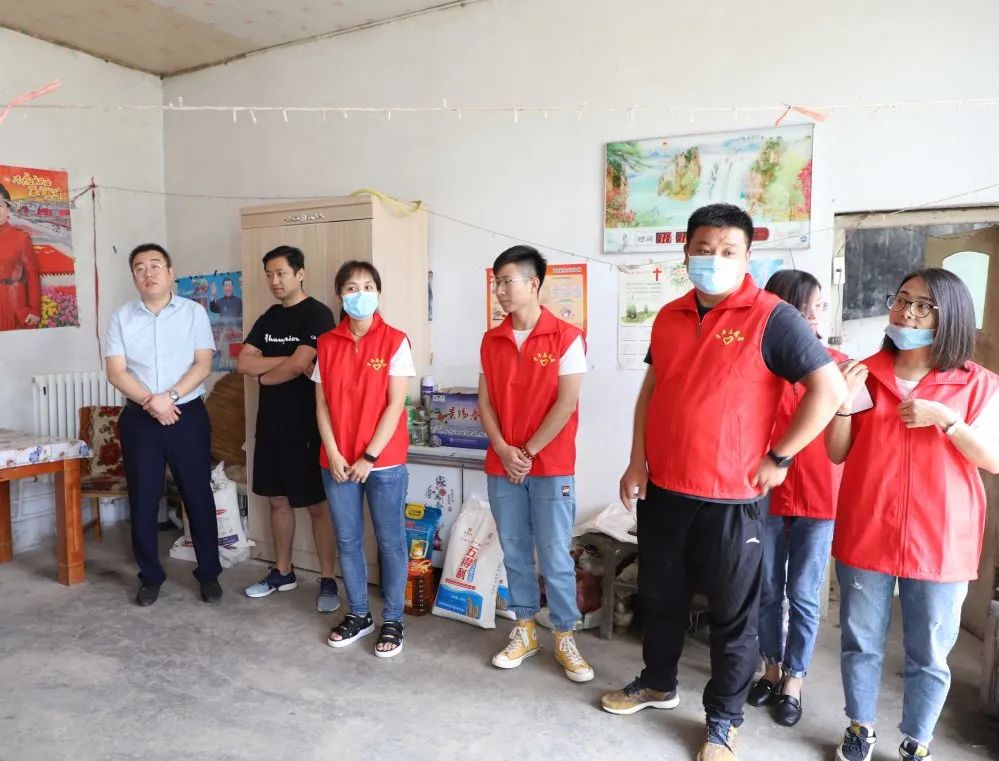 扶貧濟(jì)困獻(xiàn)愛心 真情幫扶暖人心 —長田實(shí)業(yè)團(tuán)委開展“金暉助老?青年文明號(hào)送溫暖”活動(dòng) 扶貧濟(jì)困獻(xiàn)愛心 真情幫扶暖人心 —長田實(shí)業(yè)團(tuán)委開展“金暉助老?青年文明號(hào)送溫暖”活動(dòng)