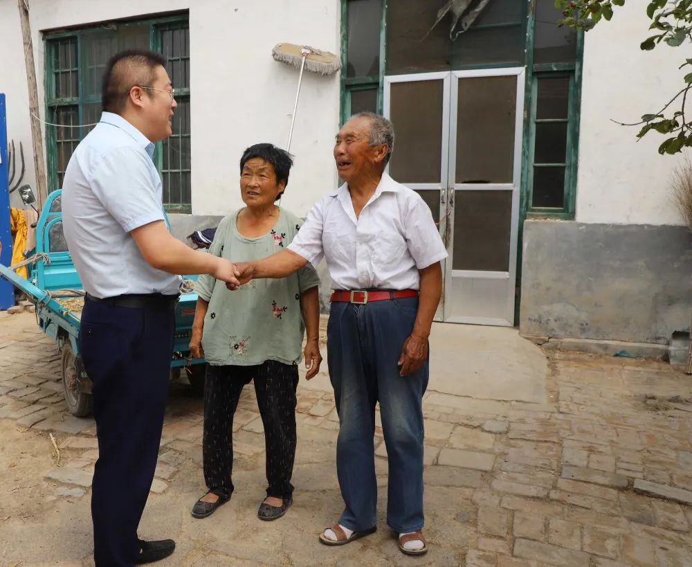 扶貧濟(jì)困獻(xiàn)愛心 真情幫扶暖人心 —長田實(shí)業(yè)團(tuán)委開展“金暉助老?青年文明號(hào)送溫暖”活動(dòng) 扶貧濟(jì)困獻(xiàn)愛心 真情幫扶暖人心 —長田實(shí)業(yè)團(tuán)委開展“金暉助老?青年文明號(hào)送溫暖”活動(dòng)