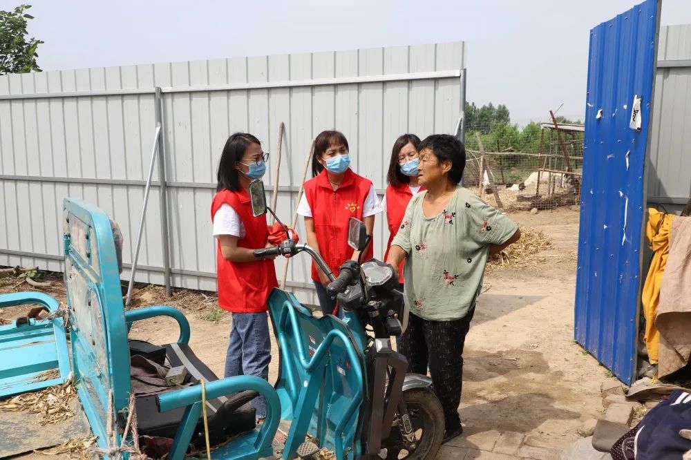 扶貧濟(jì)困獻(xiàn)愛心 真情幫扶暖人心 —長田實(shí)業(yè)團(tuán)委開展“金暉助老?青年文明號(hào)送溫暖”活動(dòng) 扶貧濟(jì)困獻(xiàn)愛心 真情幫扶暖人心 —長田實(shí)業(yè)團(tuán)委開展“金暉助老?青年文明號(hào)送溫暖”活動(dòng)